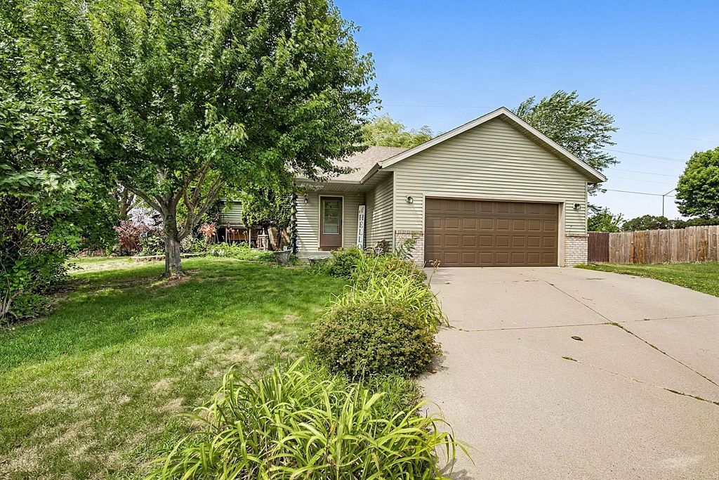1831 Tyler Path, St Cloud