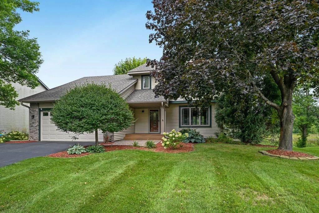 8400 W Lake Drive, Chanhassen