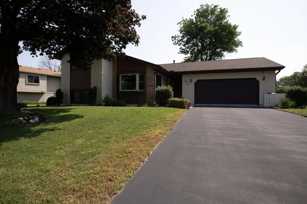 8016 Idaho Circle N, Brooklyn Park