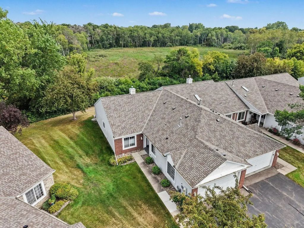 7586 Ojibway Park Bay, Woodbury