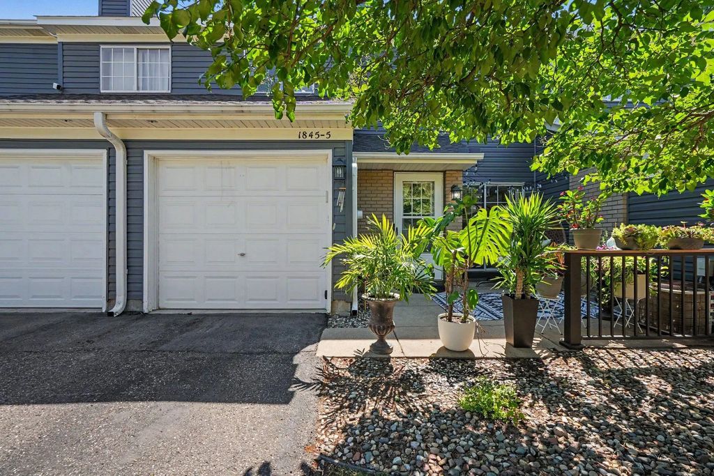 1845 Donegal Drive 5, Woodbury