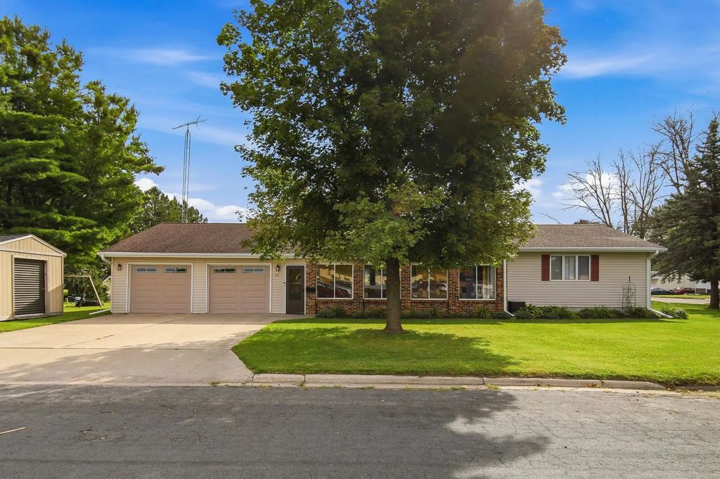 211 4th Avenue Nw, Blooming Prairie