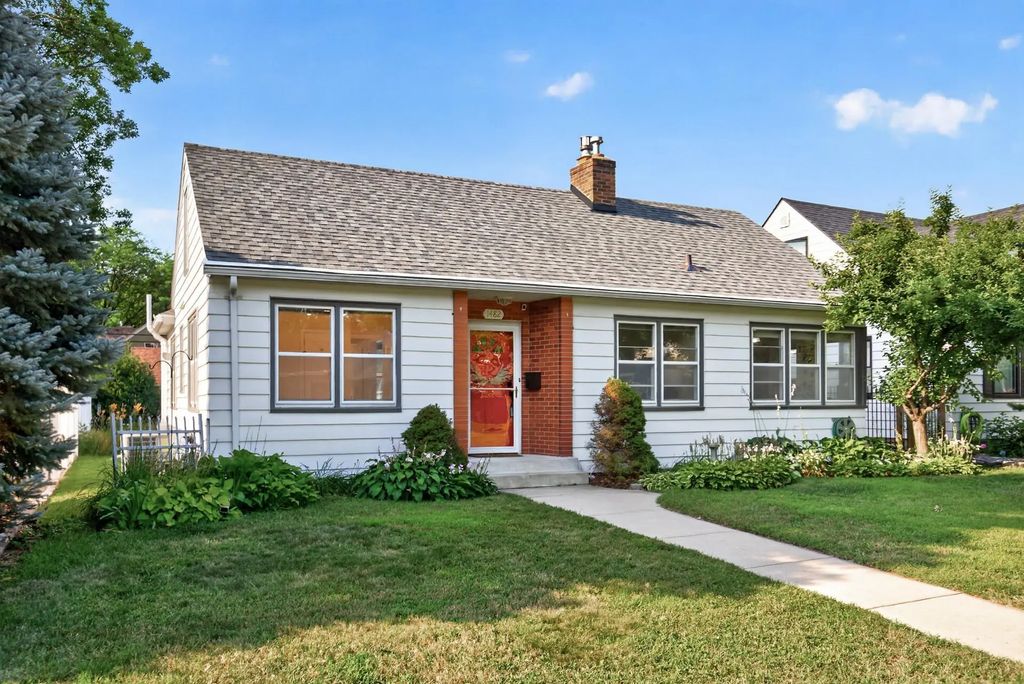 1482 Idaho Avenue W, Falcon Heights