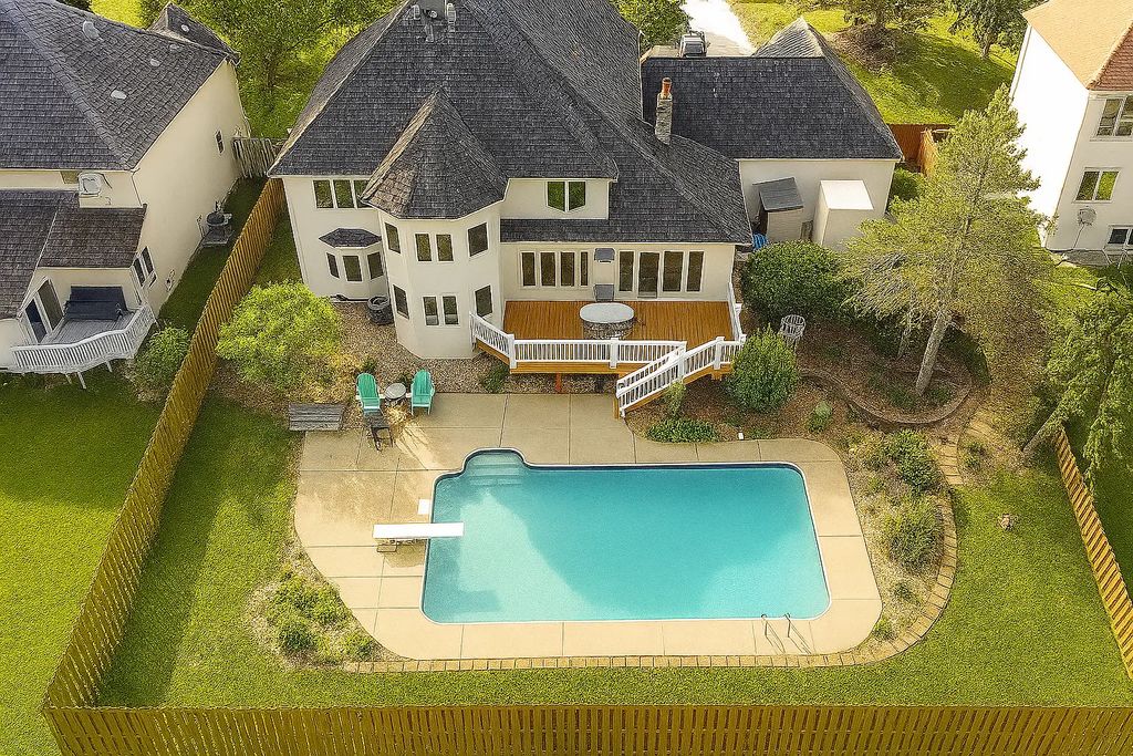 171 Red Oaks Drive, Vadnais Heights