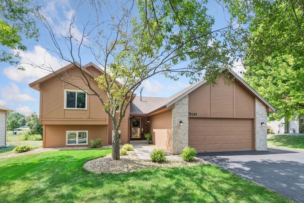 8585 Chanhassen Hills Drive S, Chanhassen
