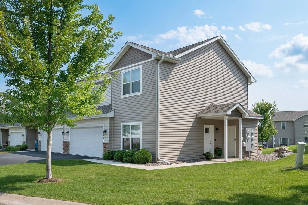 573 Ravencroft Road, Waconia