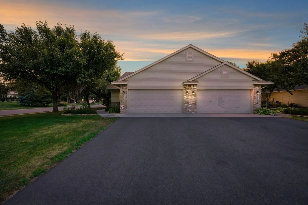 2994 Pitrina Way, Little Canada