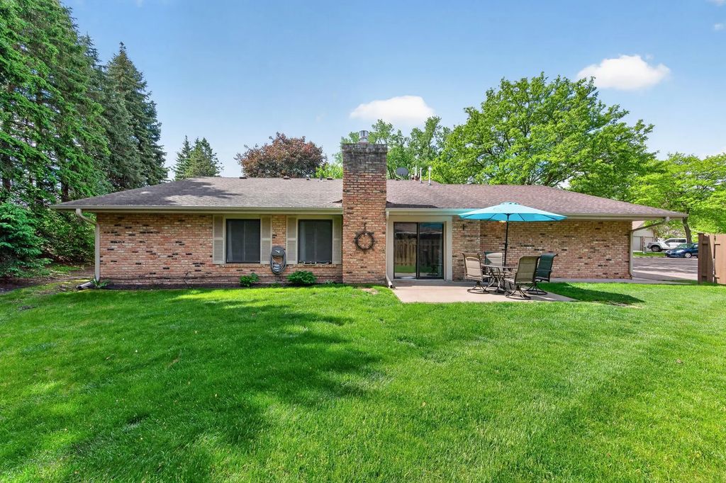 9601 Lonsdale Circle, Minnetonka