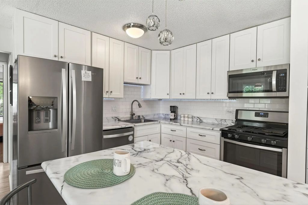 9601 Lonsdale Circle, Minnetonka