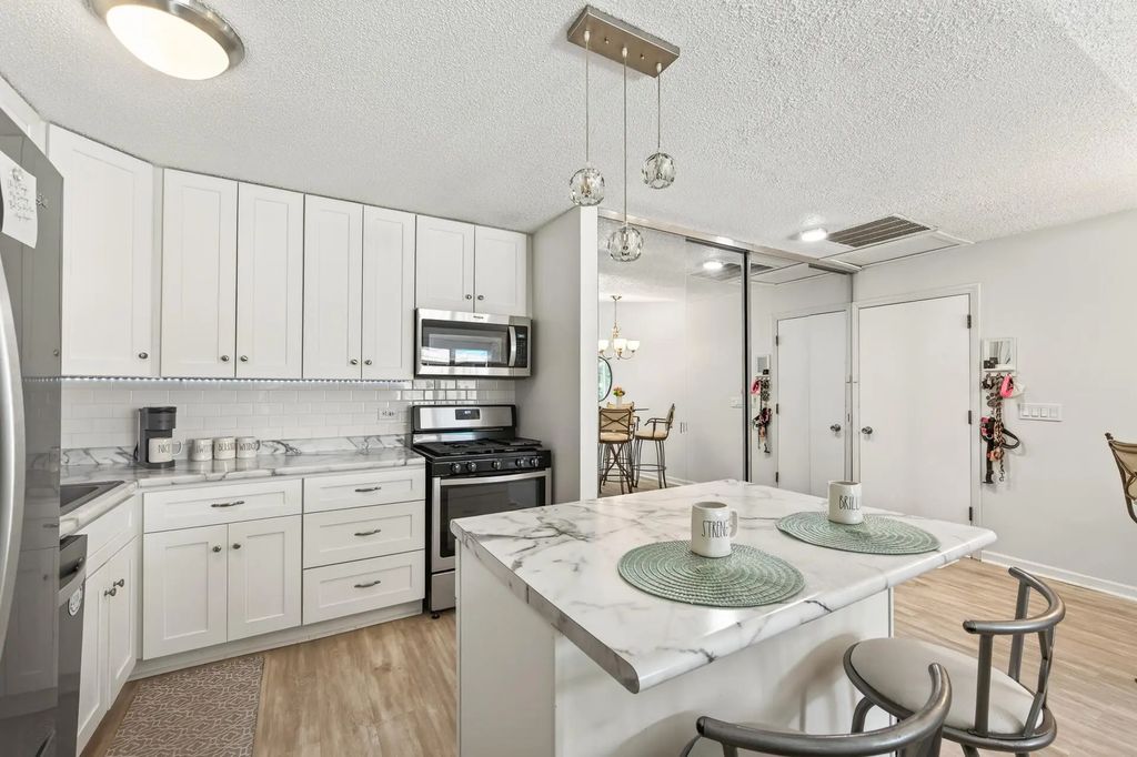 9601 Lonsdale Circle, Minnetonka