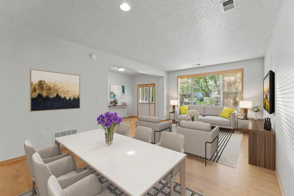 11159 Kinsley Street, Eden Prairie