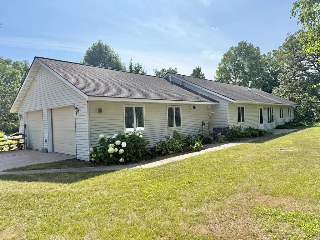 19400 Woodland Circle, Detroit Lakes