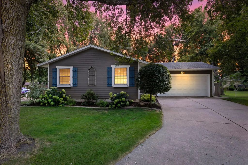 824 Craig Avenue Sw, Hutchinson
