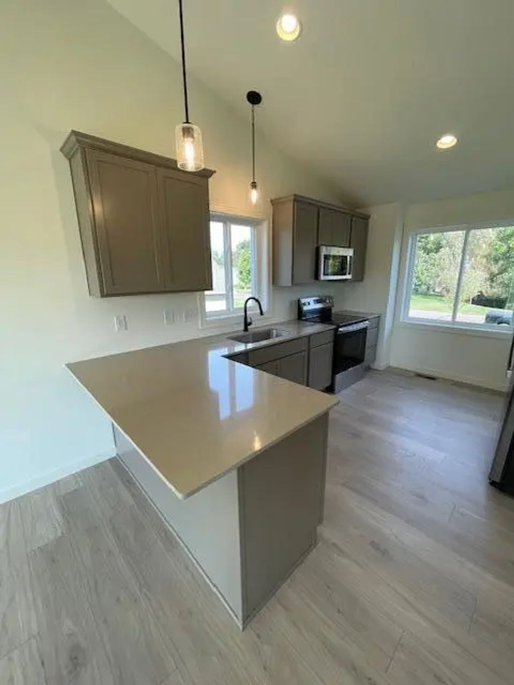 1463 34th Avenue Sw, Cambridge