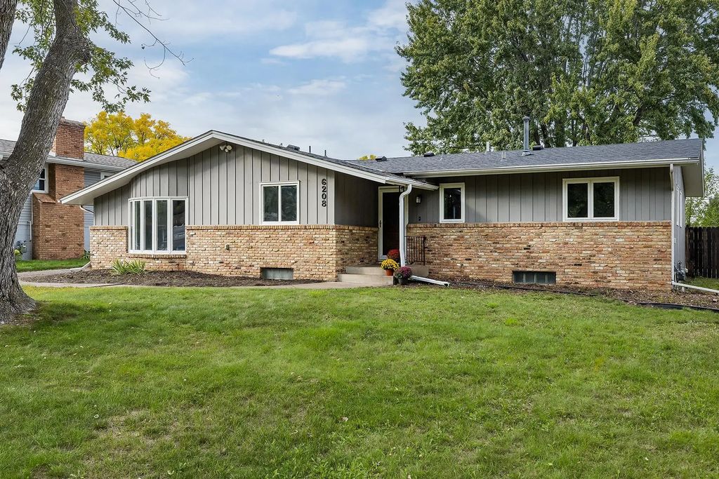 6208 81st Avenue N, Brooklyn Park