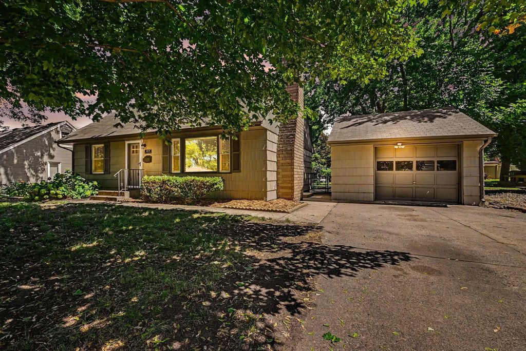 8439 Colfax Avenue S, Bloomington