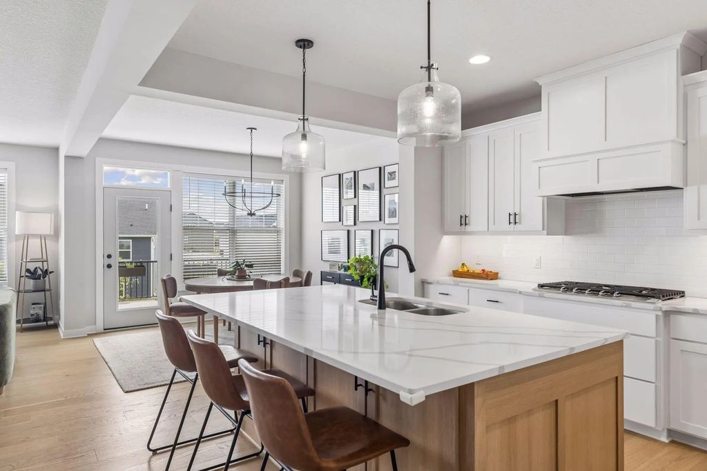 5019 Airlake Drive, Woodbury