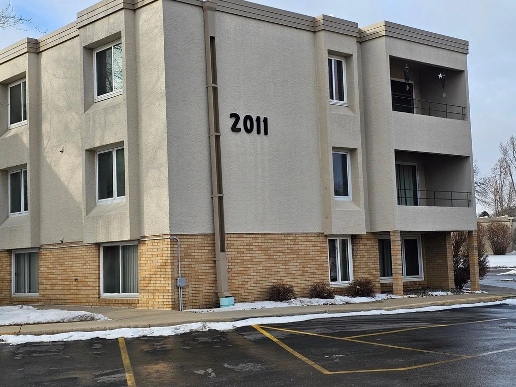 2011 Viking Drive Nw 15, Rochester
