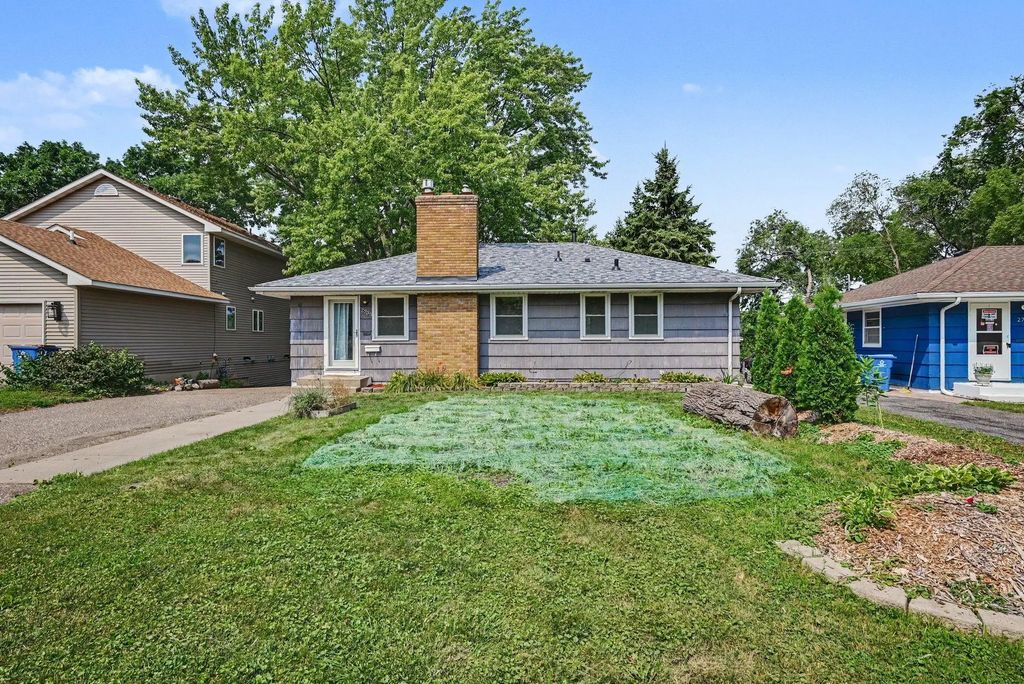 2733 Parkview Boulevard, Robbinsdale