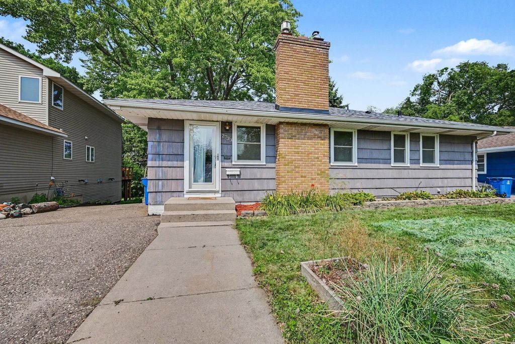 2733 Parkview Boulevard, Robbinsdale