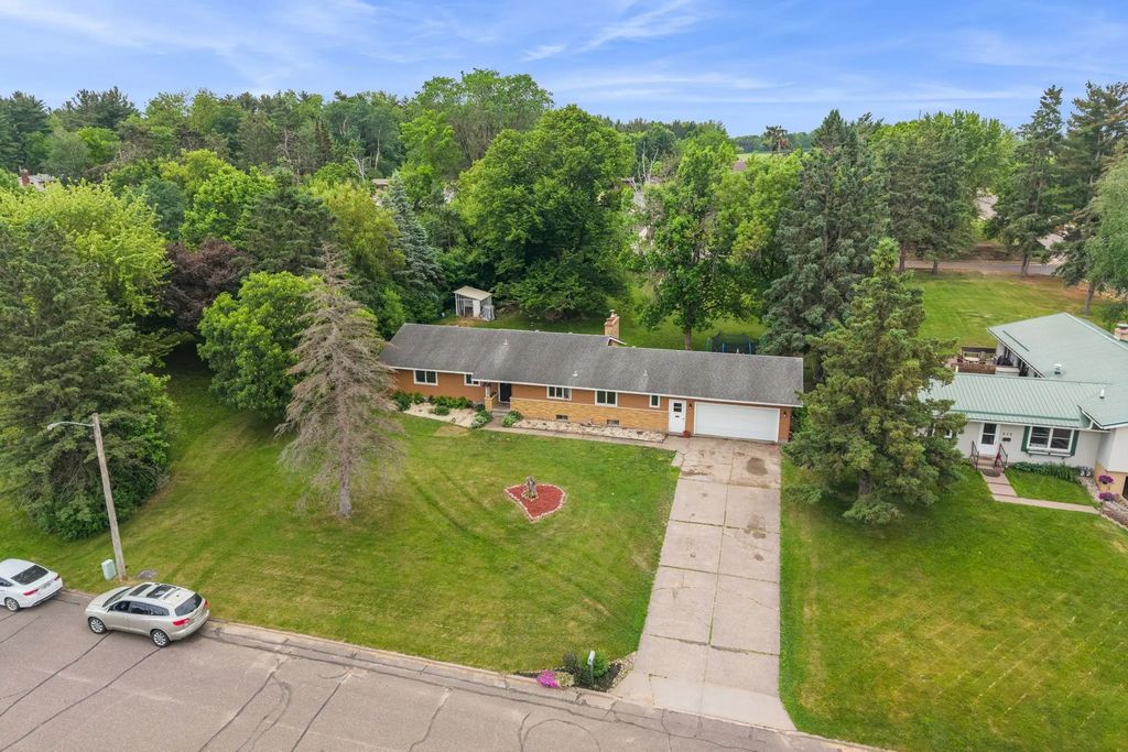 628 E Wisconsin Avenue, Barron