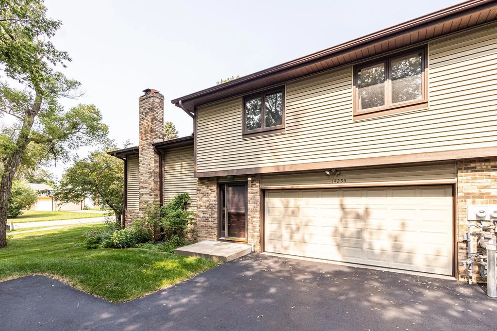 14255 Towers Lane, Eden Prairie