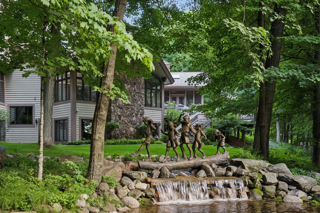 1420 Tamarack Drive, Medina