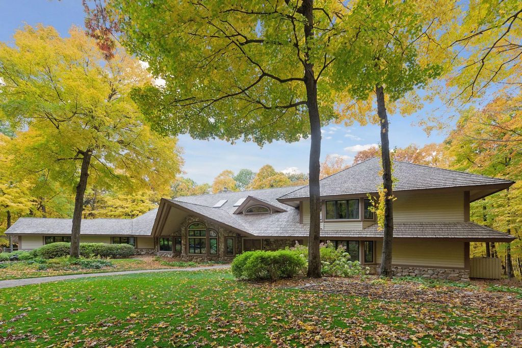 1420 Tamarack Drive, Medina