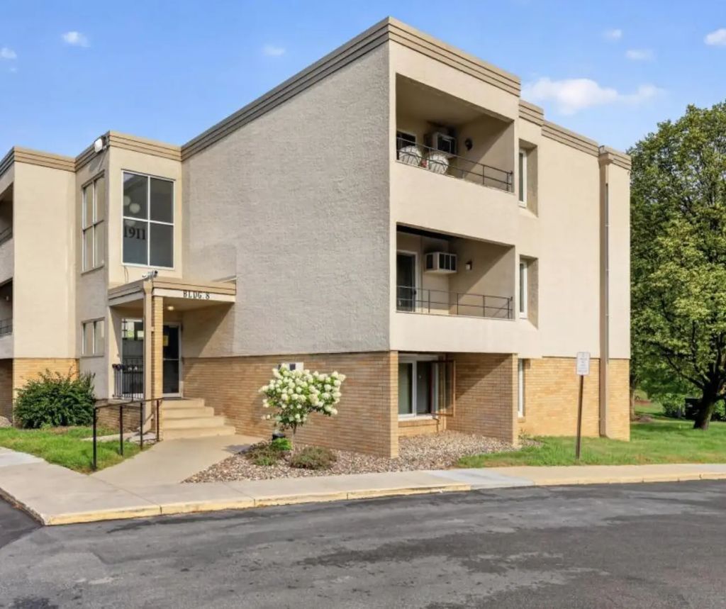1911 Viking Drive Nw 17, Rochester