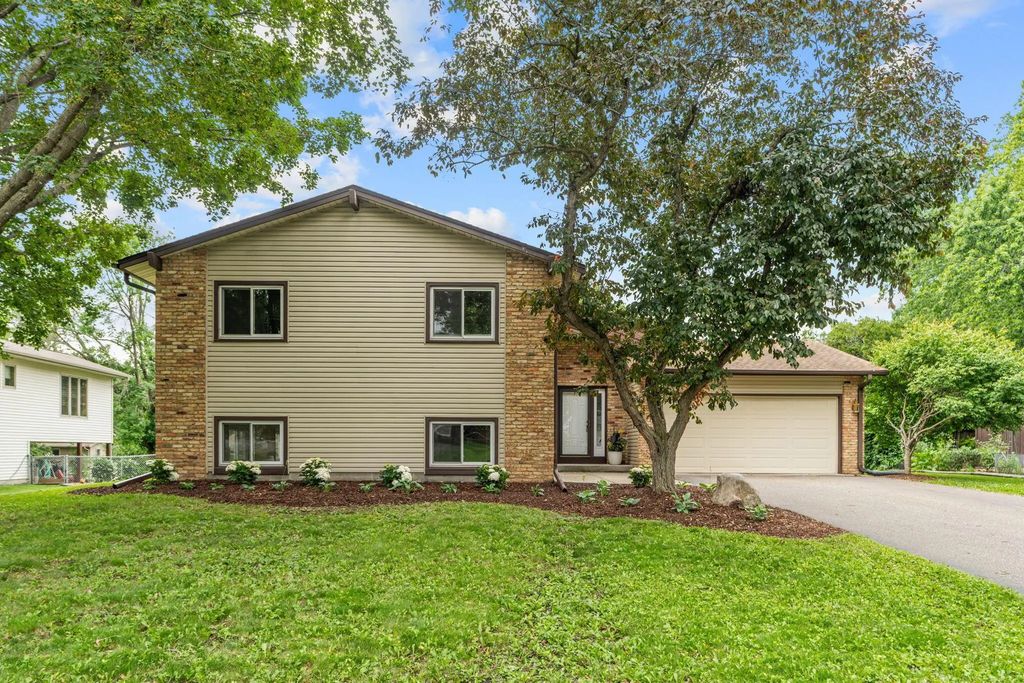 6589 E Fish Lake Road, Maple Grove