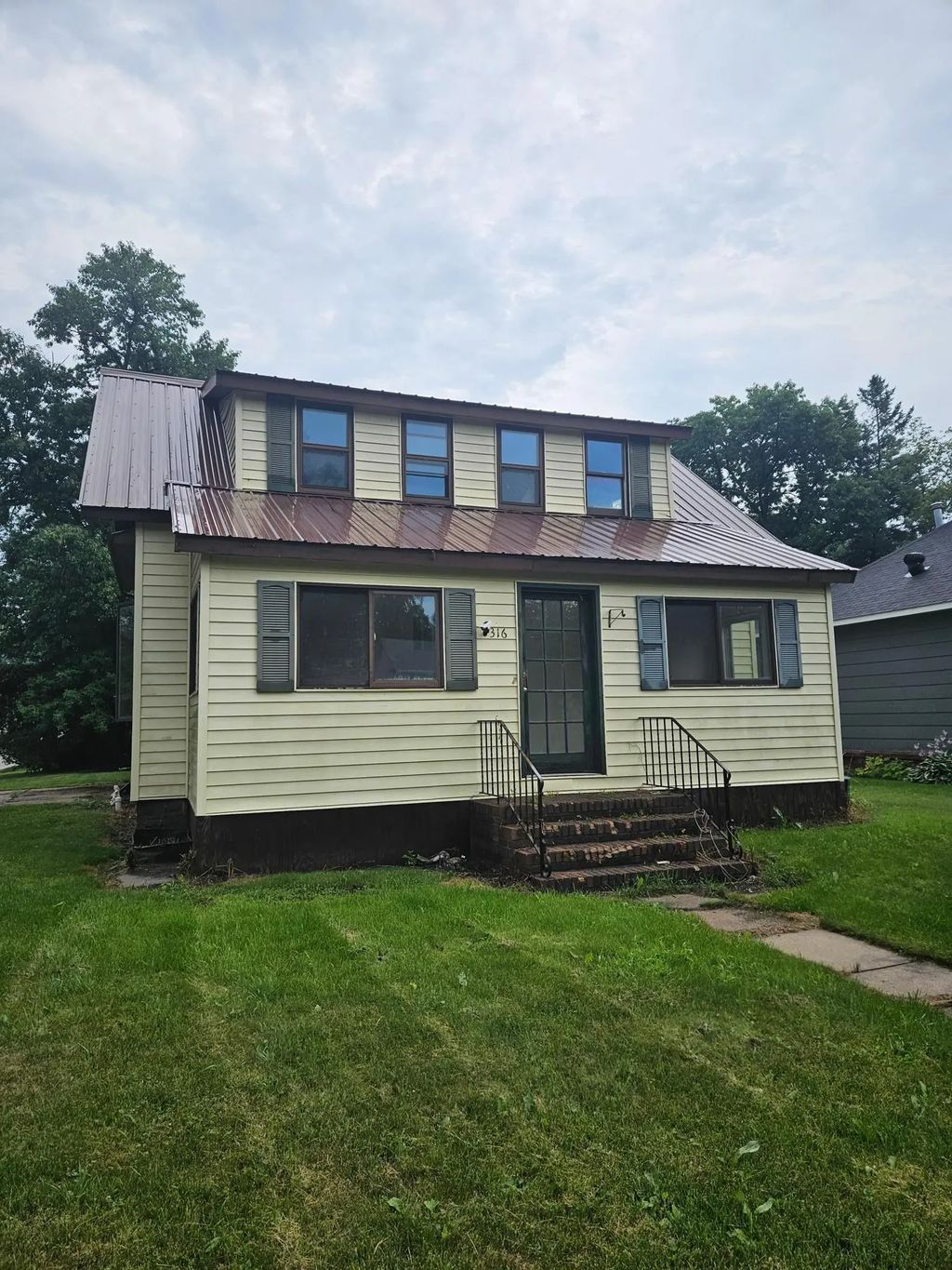 316 Roberts Avenue Ne, Warroad