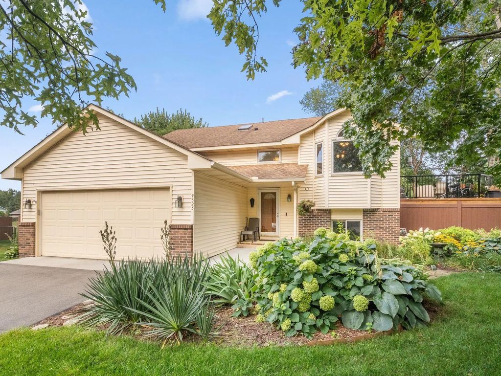 9323 S Jareau Avenue, Cottage Grove