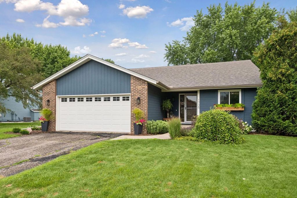 1705 White Oak Drive, Chaska