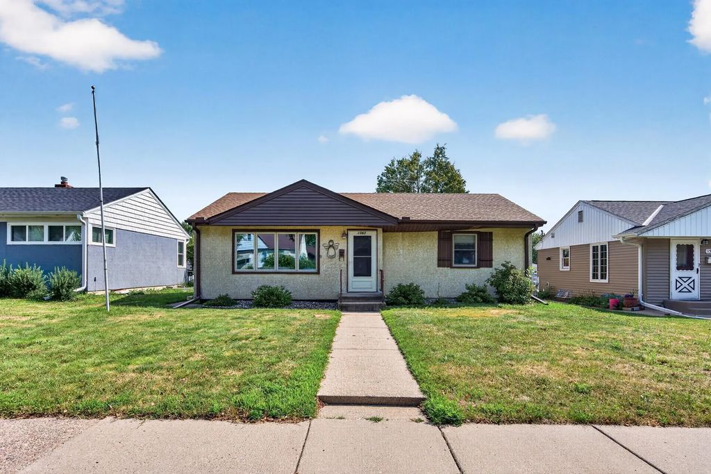 1582 Hoyt Avenue E, St Paul