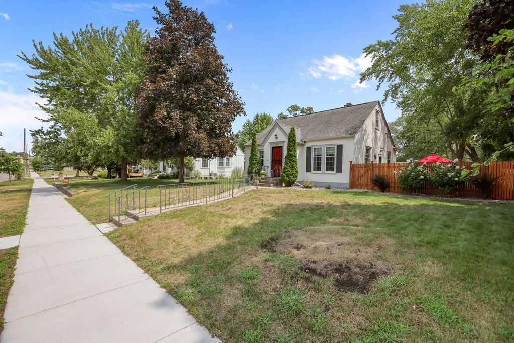 2226 Branch Avenue, Anoka