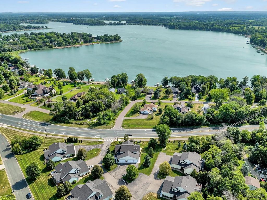 13031 Mulligan Court, Lindstrom