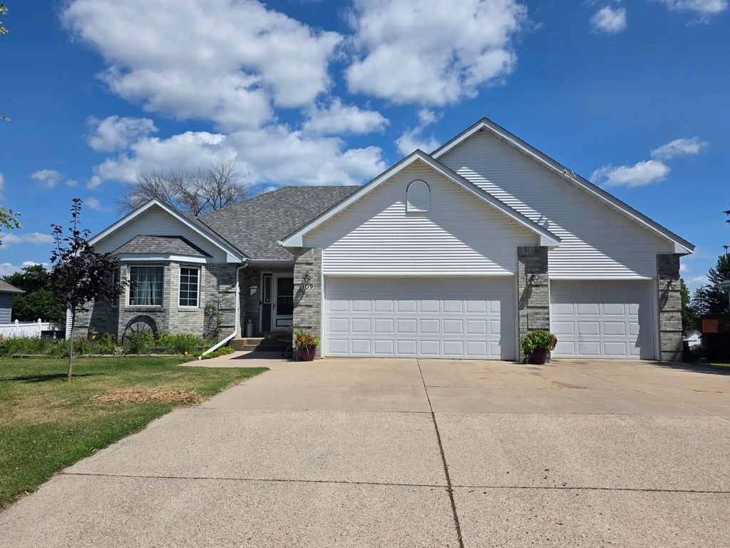 109 Anglewood Drive, Kenyon