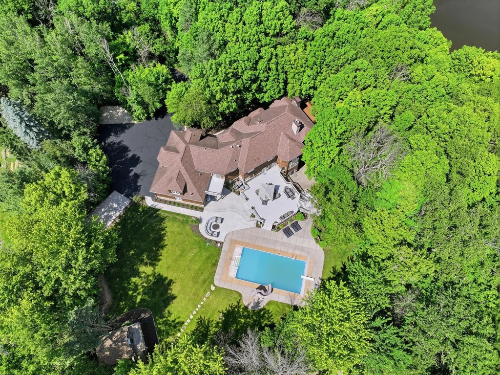 1525 6th Avenue N, Orono