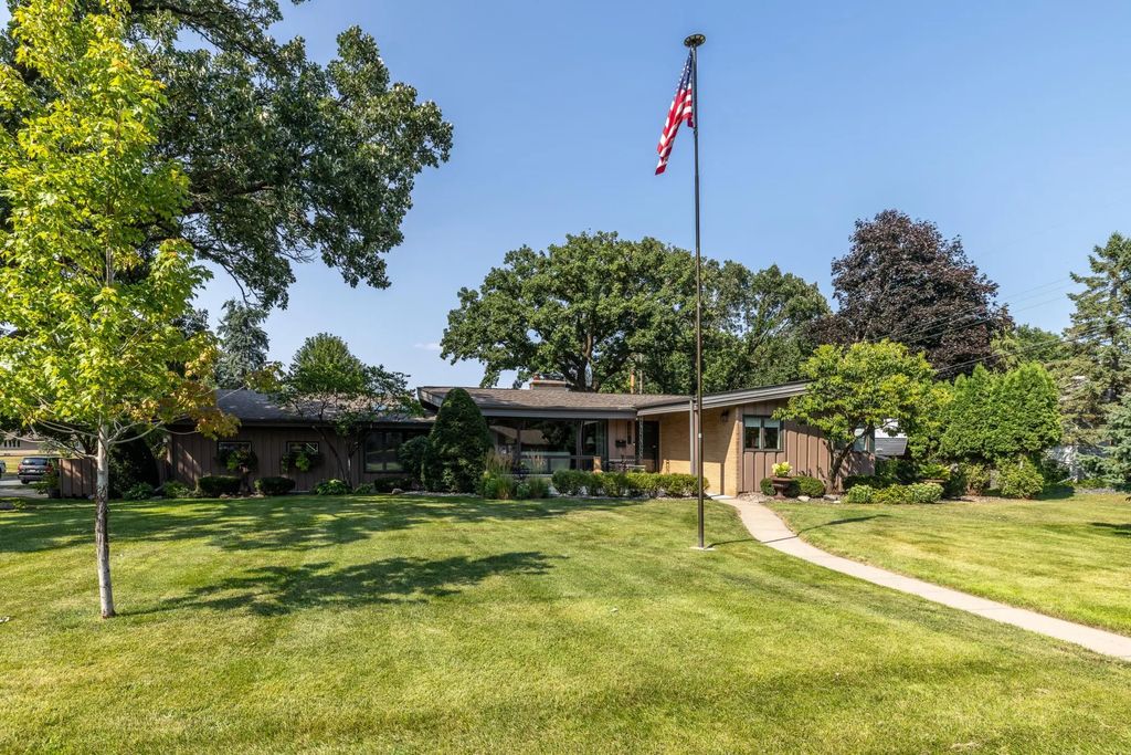 1000 Mound Spring Terrace, Bloomington