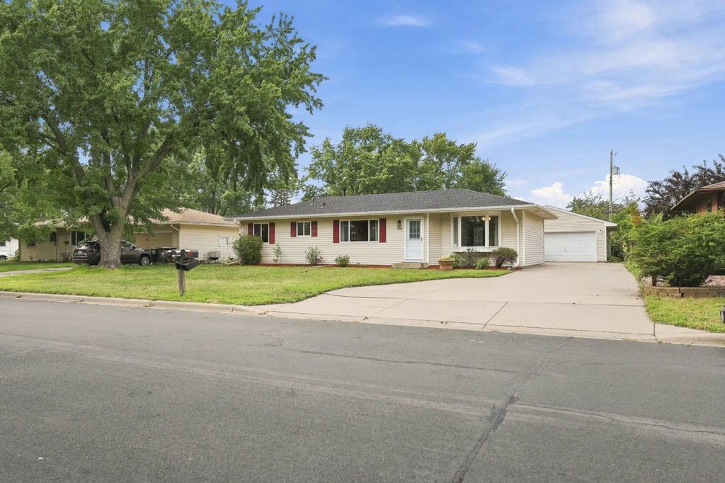 2107 Shale Lane, Eagan