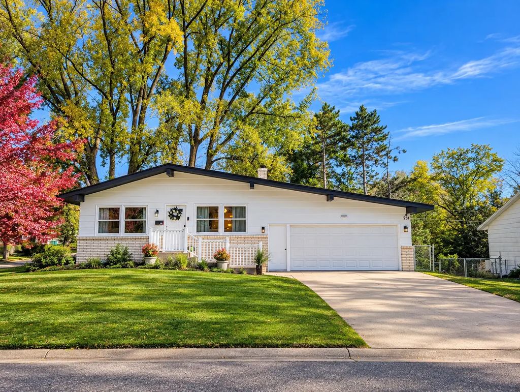 231 Birchwood Drive N, Stillwater
