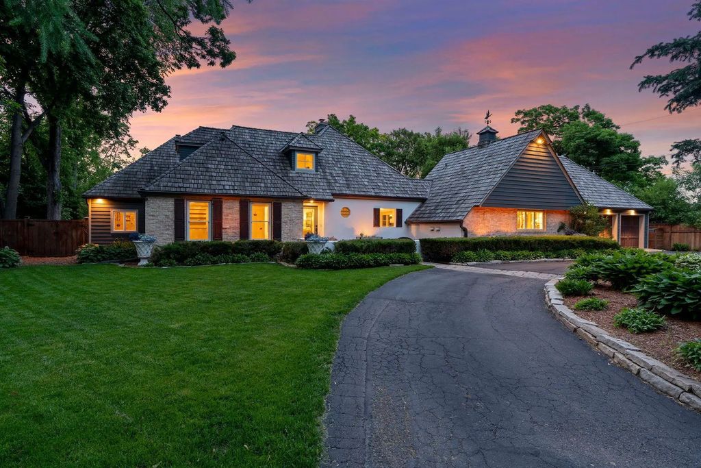 5404 Interlachen Boulevard, Edina