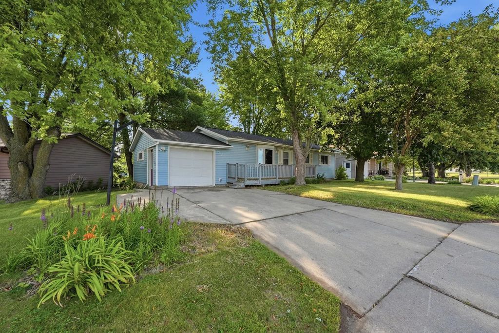 724 Centre Street, Sauk Centre