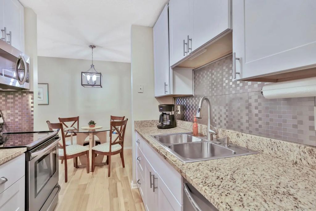 2800 Hamline Avenue N 241, Roseville