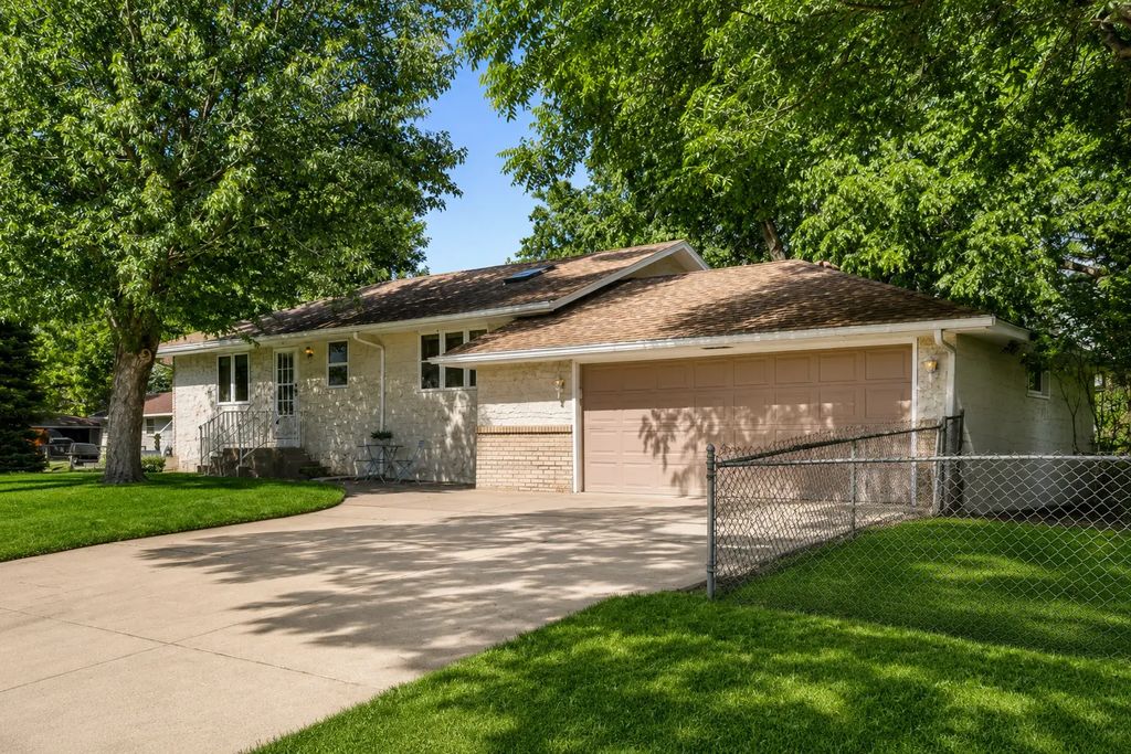 558 113th Lane Nw, Coon Rapids