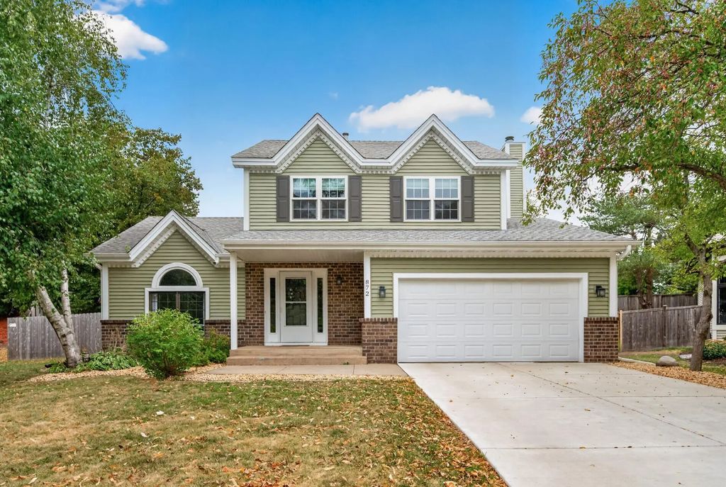 872 Winterberry Court, Woodbury