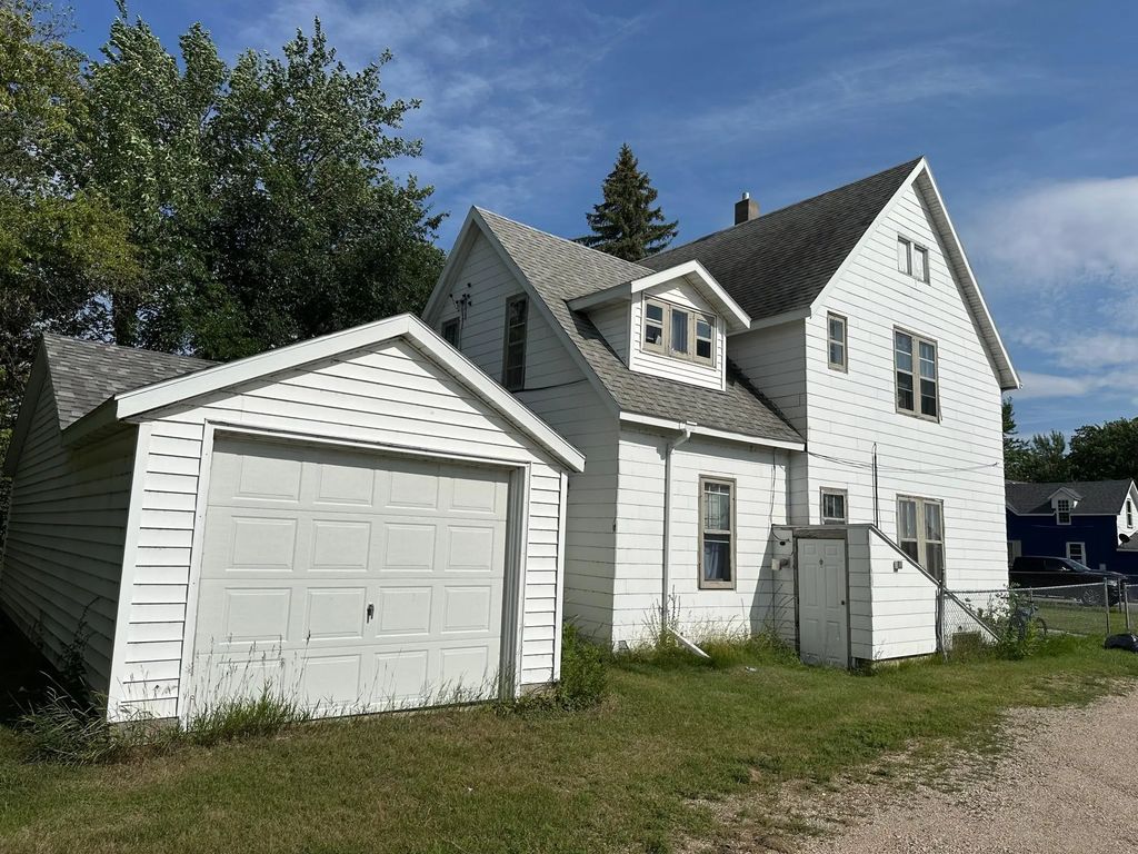 415 1st Street E, Thief River Falls
