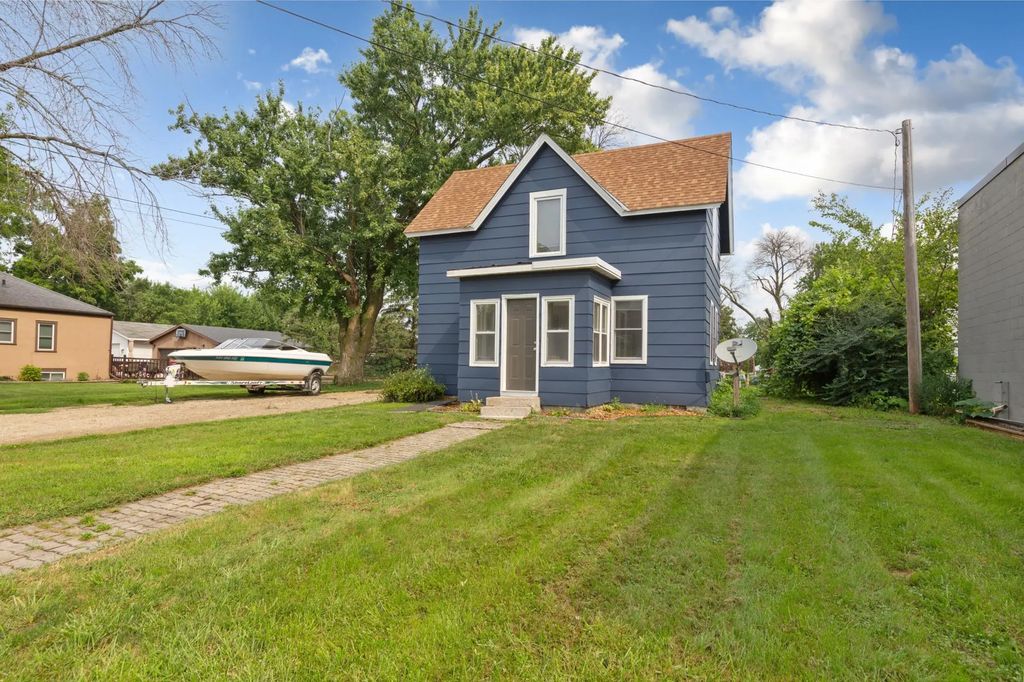 210 W Holly Street, Owatonna