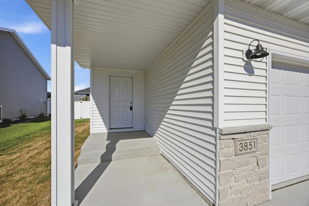 3851 19th Street S, Moorhead