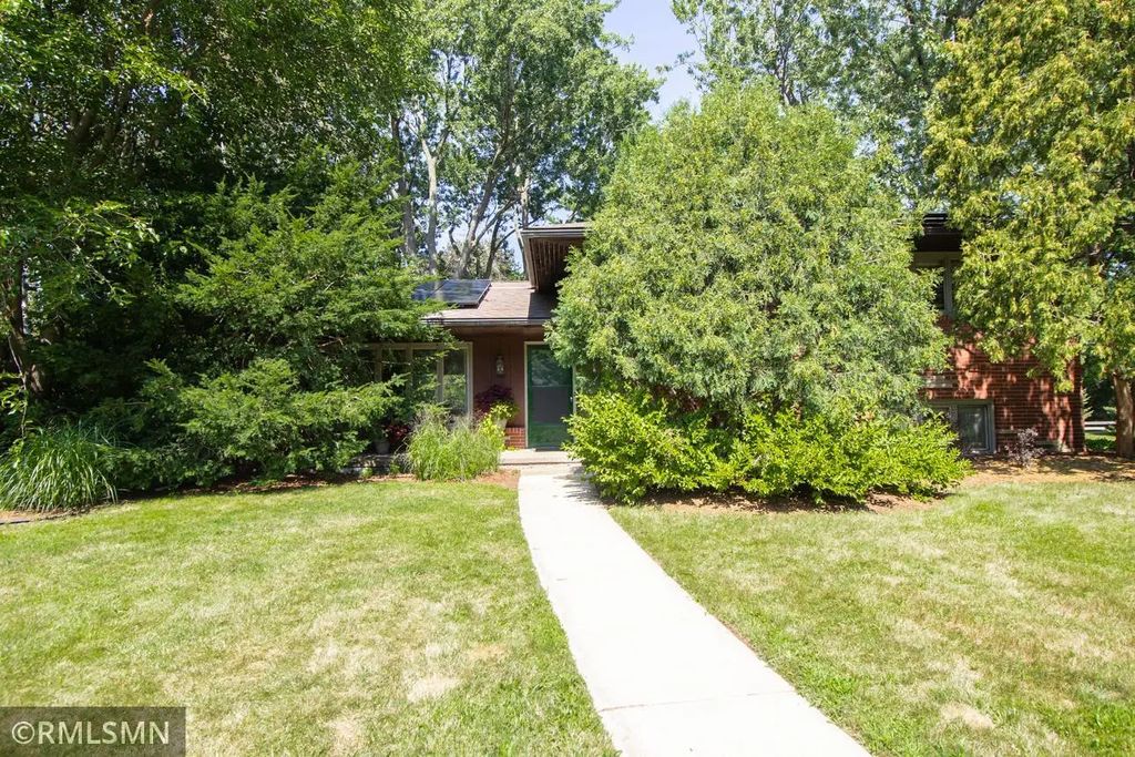 1 Hingham Circle, Mendota Heights